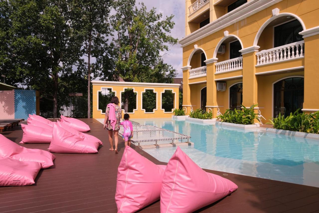 The Pineapple Hotel Krabi town Exteriör bild