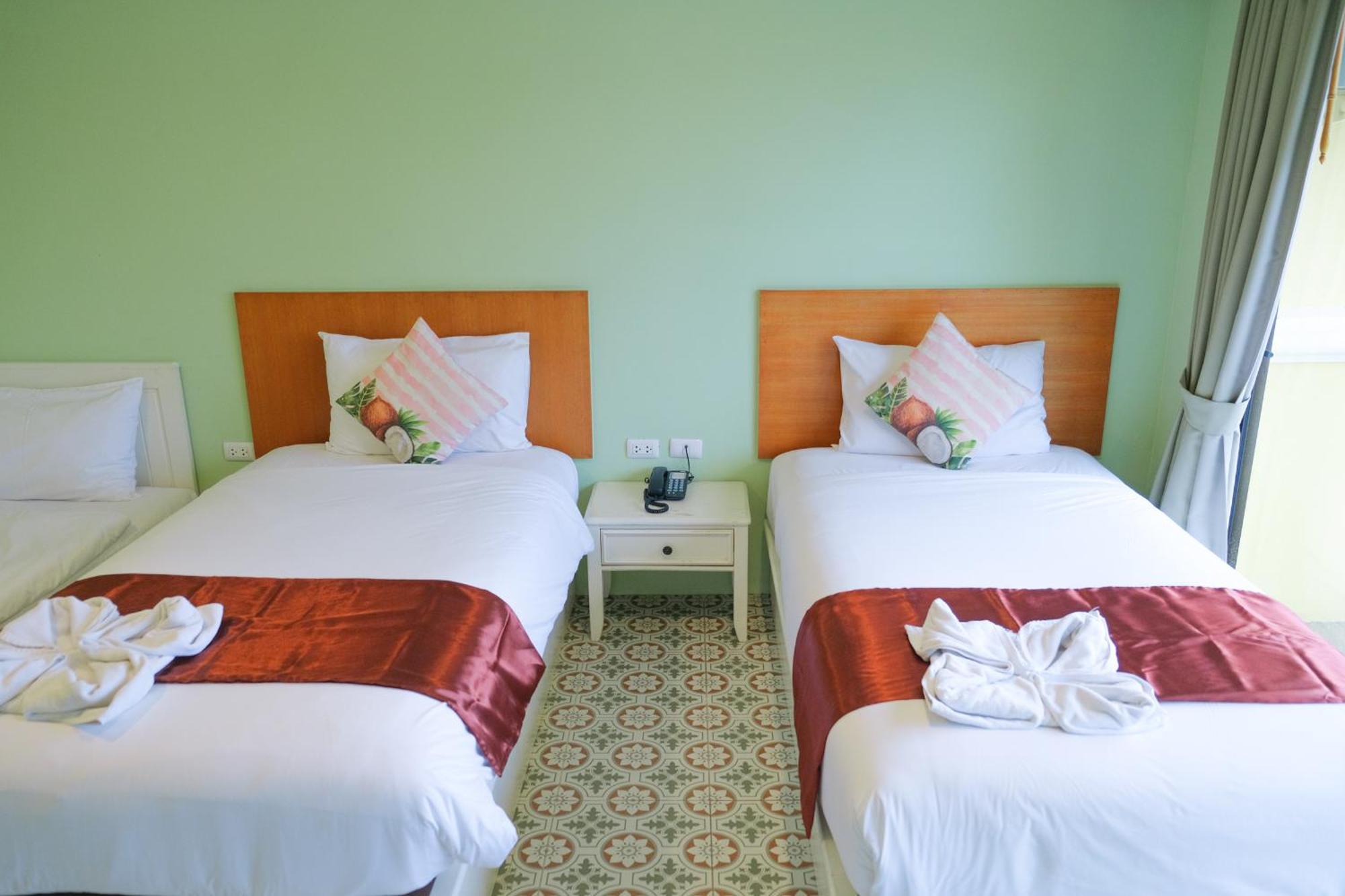 The Pineapple Hotel Krabi town Exteriör bild